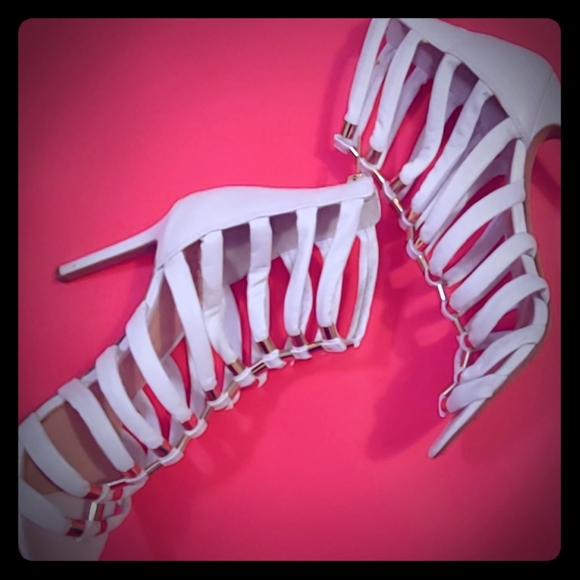 Vince Camuto - Picture 1 of 4